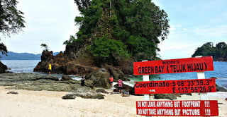 pantai-teluk-hijau-banyuwangi-4.jpg