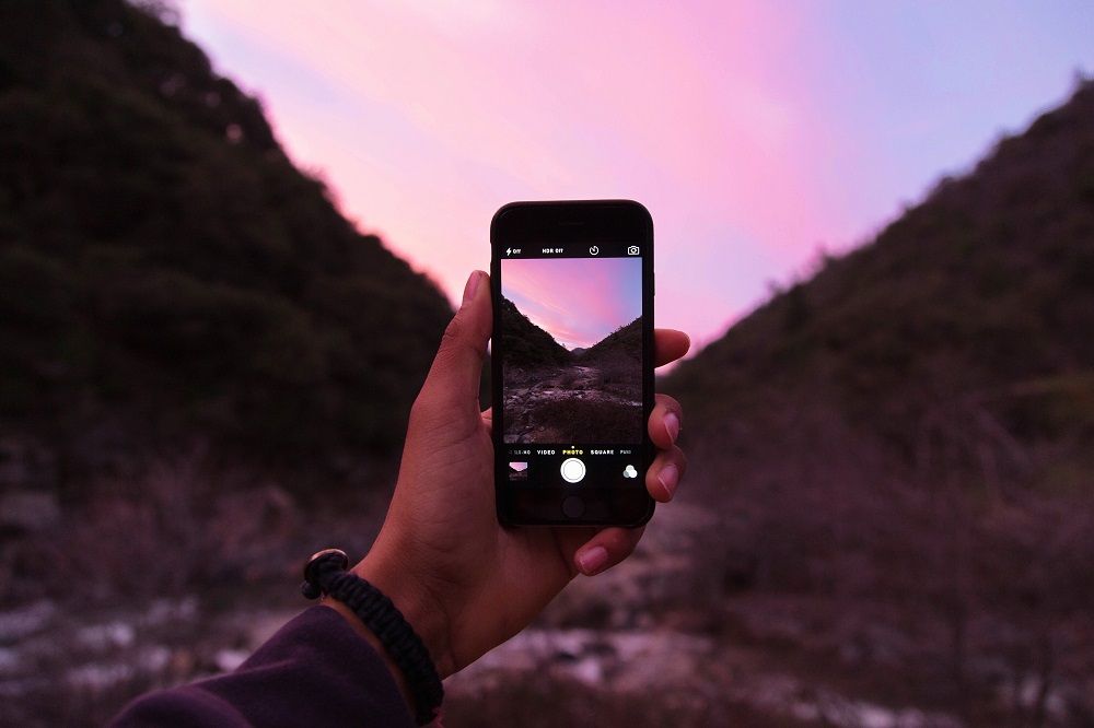apple-camera-hand-7764-adabc398a8169940a43512605299e8d0.jpg