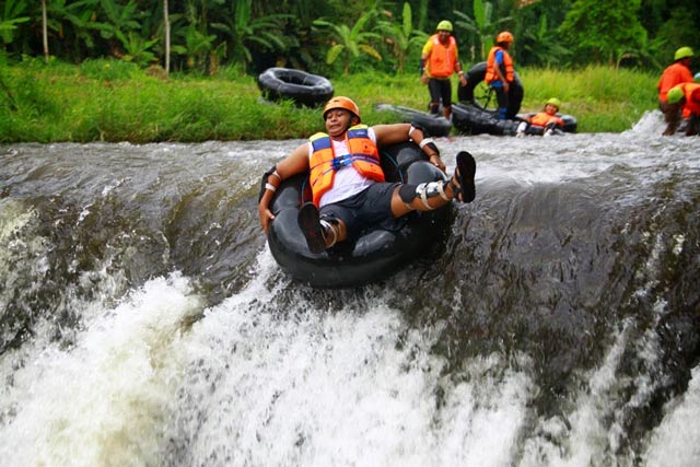 Wisata%2BTubing%2BKali%2BBadeng.jpg