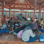 Tempat ngumpul yang luas dan nyaman di Marwah Tirta n Resto 3 Wahana perahu bebek kayu di Marwah Tirta n Resto 3 Wahana kolam renang indoor di Marwah Tirta n Resto 3 Wahana Spot foto cinta di Marwah Tirta n Resto 3 Wahana Spot foto menara siang hari di Marwah Tirta n Resto 3 Marwah Tirta n Resto 3 sangat cocok untuk background social media kalian karena banyak sekali Spot foto yang instagramable banget di sini Penuh kebersamaan bersama keluarga besar di Marwah Tirta n Resto 3 dari jangan ragu untuk datang beramai-ramai di tempat wisata yang nyaman di Kediri ini Spot foto menara pada malam hari terlihat lebih cantik dan instagramable di Marwah Tirta n Resto 3 Spot foto rumah joglo di tempat ini kalian bisa bersantai sambil menyantap makanan di Marwah Tirta n Resto 3 Spot foto Wahana lukisan yang cantik di Marwah Tirta n Resto 3