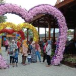 Tempat ngumpul yang luas dan nyaman di Marwah Tirta n Resto 3 Wahana perahu bebek kayu di Marwah Tirta n Resto 3 Wahana kolam renang indoor di Marwah Tirta n Resto 3 Wahana Spot foto cinta di Marwah Tirta n Resto 3 Wahana Spot foto menara siang hari di Marwah Tirta n Resto 3 Marwah Tirta n Resto 3 sangat cocok untuk background social media kalian karena banyak sekali Spot foto yang instagramable banget di sini Penuh kebersamaan bersama keluarga besar di Marwah Tirta n Resto 3 dari jangan ragu untuk datang beramai-ramai di tempat wisata yang nyaman di Kediri ini Spot foto menara pada malam hari terlihat lebih cantik dan instagramable di Marwah Tirta n Resto 3 Spot foto rumah joglo di tempat ini kalian bisa bersantai sambil menyantap makanan di Marwah Tirta n Resto 3 Spot foto Wahana lukisan yang cantik di Marwah Tirta n Resto 3