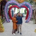 Tempat ngumpul yang luas dan nyaman di Marwah Tirta n Resto 3 Wahana perahu bebek kayu di Marwah Tirta n Resto 3 Wahana kolam renang indoor di Marwah Tirta n Resto 3 Wahana Spot foto cinta di Marwah Tirta n Resto 3 Wahana Spot foto menara siang hari di Marwah Tirta n Resto 3 Marwah Tirta n Resto 3 sangat cocok untuk background social media kalian karena banyak sekali Spot foto yang instagramable banget di sini Penuh kebersamaan bersama keluarga besar di Marwah Tirta n Resto 3 dari jangan ragu untuk datang beramai-ramai di tempat wisata yang nyaman di Kediri ini Spot foto menara pada malam hari terlihat lebih cantik dan instagramable di Marwah Tirta n Resto 3 Spot foto rumah joglo di tempat ini kalian bisa bersantai sambil menyantap makanan di Marwah Tirta n Resto 3 Spot foto Wahana lukisan yang cantik di Marwah Tirta n Resto 3