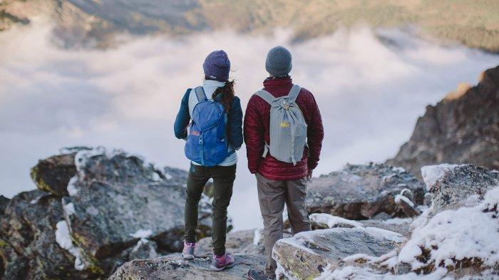 Tips%2BWisata%2Bke%2BGunung%2Buntuk%2BPemula%2Bdan%2BManfaatnya.jpg