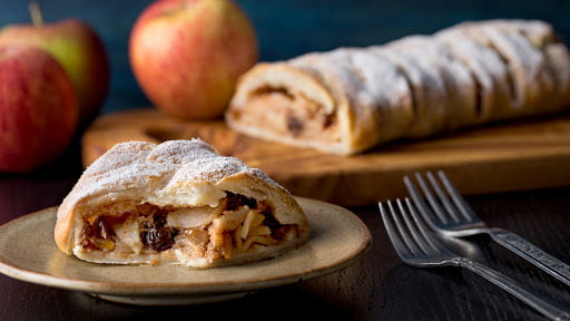 Apple%2BStrudel.jpg