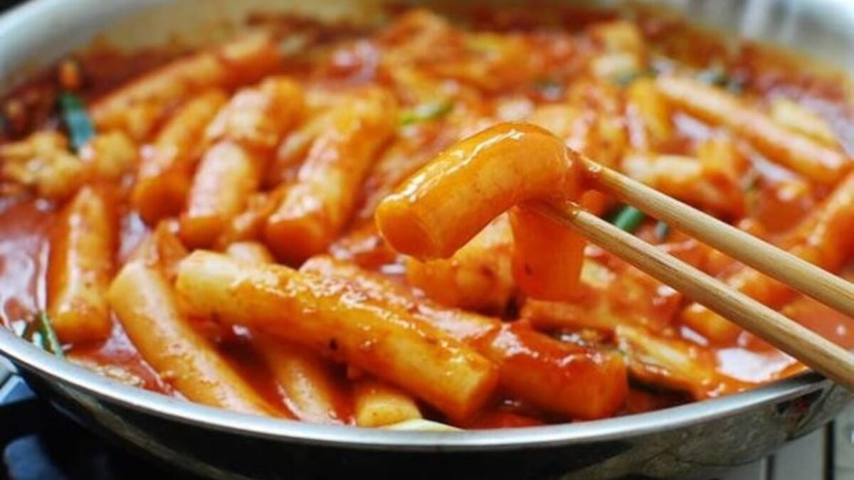 Tteokbokki%2BMenggunakan%2BSaus%2BPedas%2B%25281%2529.jpeg