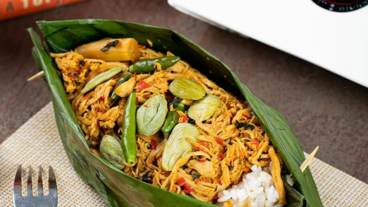 Resep nasi bakar ayam suwir