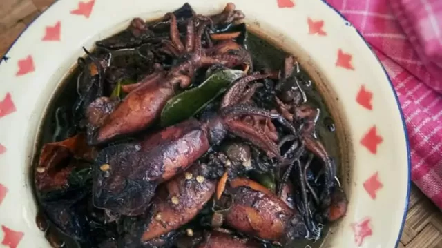 Resep cumi hitam bumbu kunyit