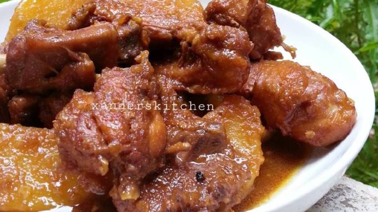 Baked Pastry Ayam Semur (1)