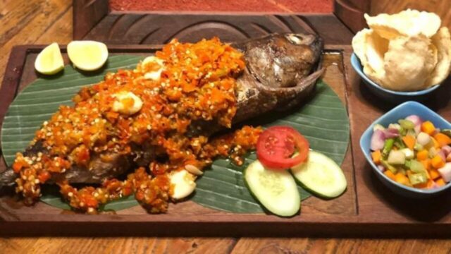 Ikan Bakar dengan Sambal Manokwari (1)