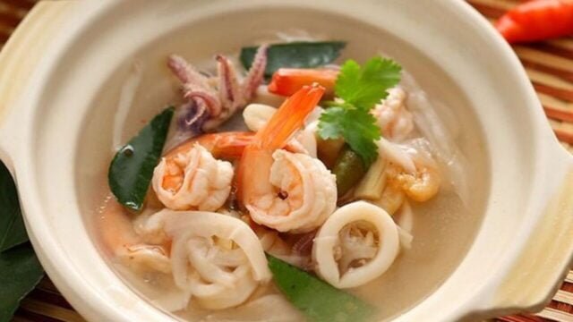 Tom Yam Seafood (1)