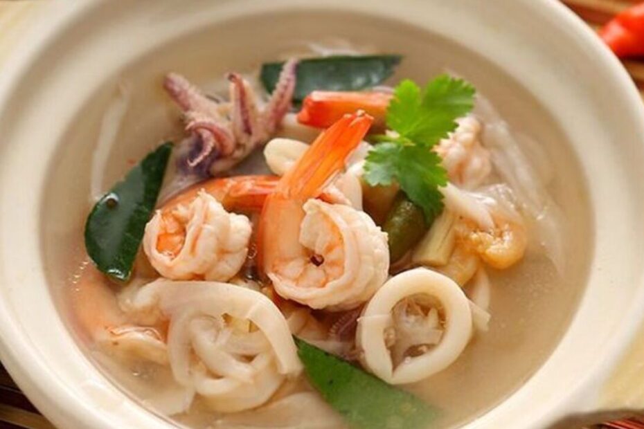 Tom Yam Seafood (1)