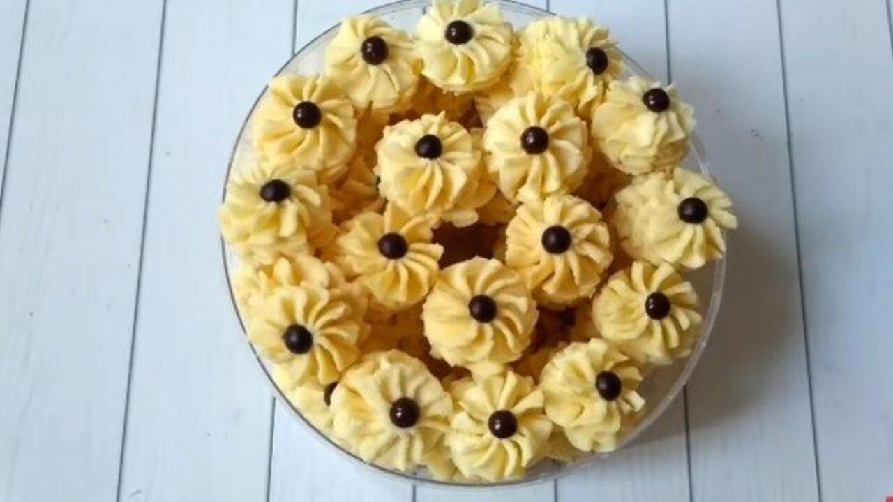 Kue Kering Semprit Susu (1)