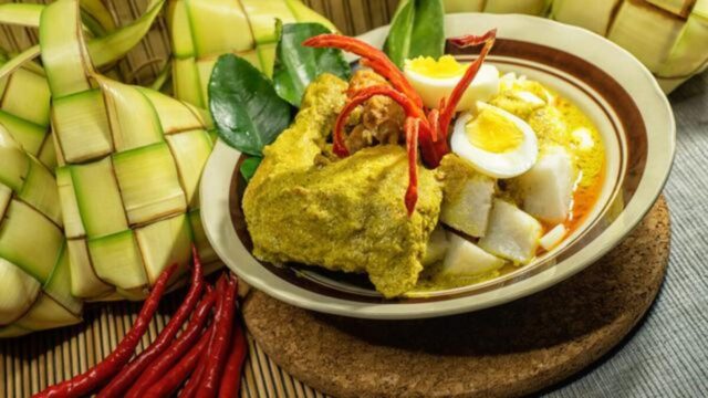 Ketupat Uduk Kare Ayam (1)