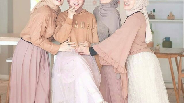 Beberapa Outfit Kondangan Simple Hijab