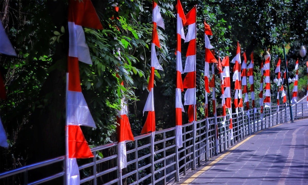 Pemasangan Umbul-umbul agustusan