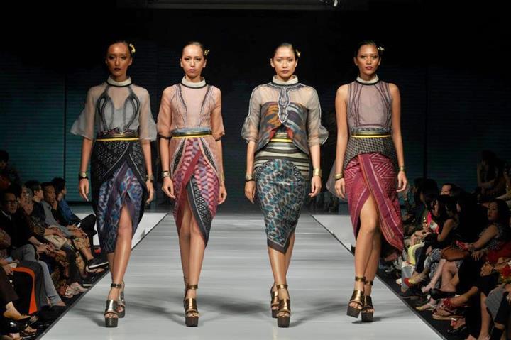 Rok-Span-dengan-Motif-Kain-Endek-khas-Bali