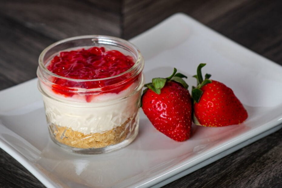 Strawberry Cheese Cake in Jar (1)