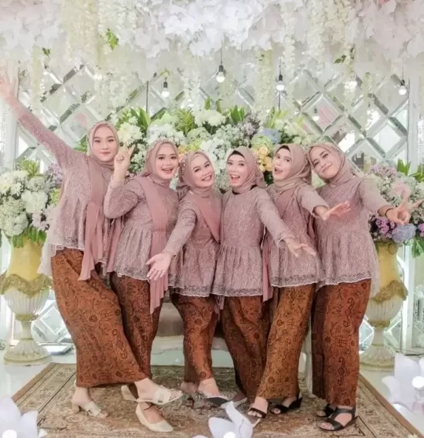 Baju-Bridesmaid-Gaya-Kebaya[1]