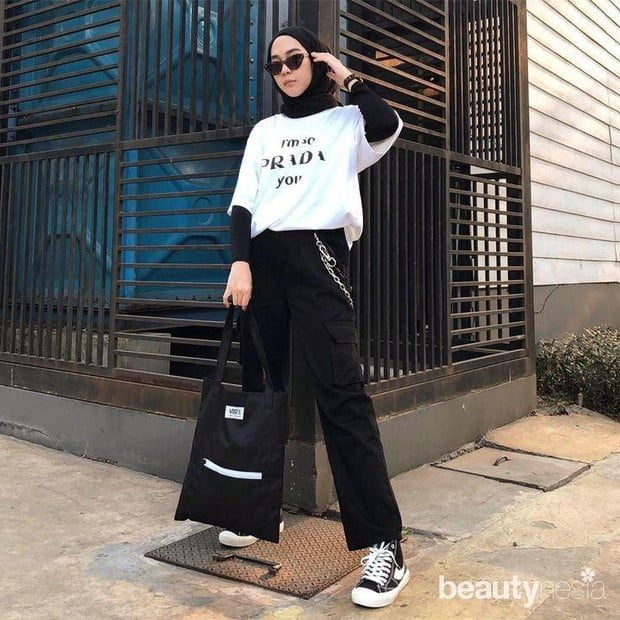 Celana Kulot Hitam Dan T-Shirt