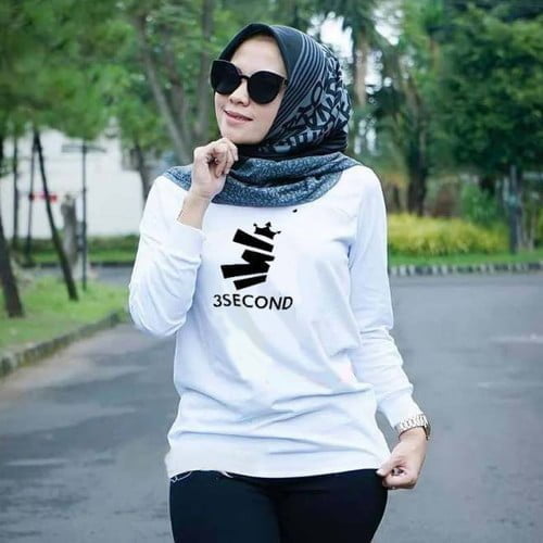 Kaos Putih Lengan Panjang