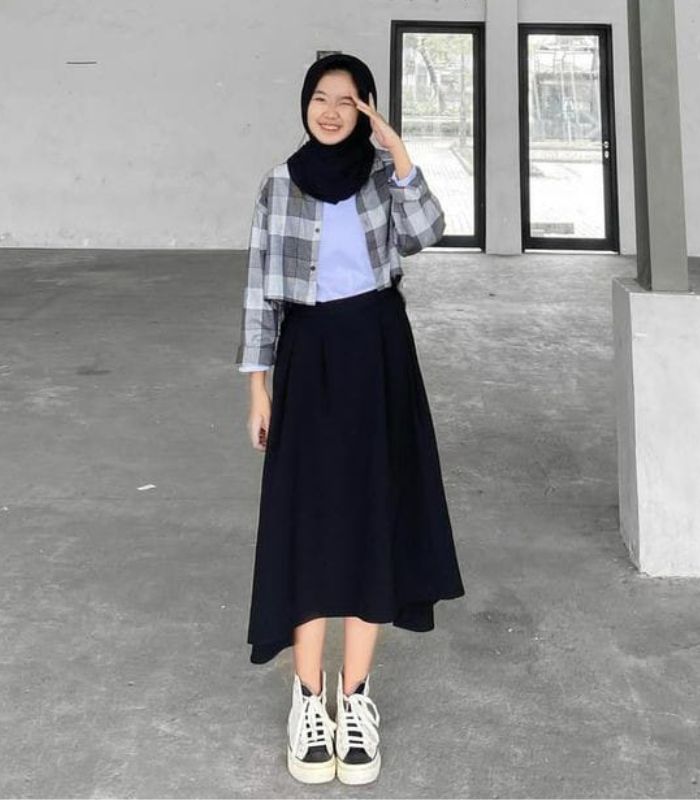 Kemeja dengan Wide Skirt