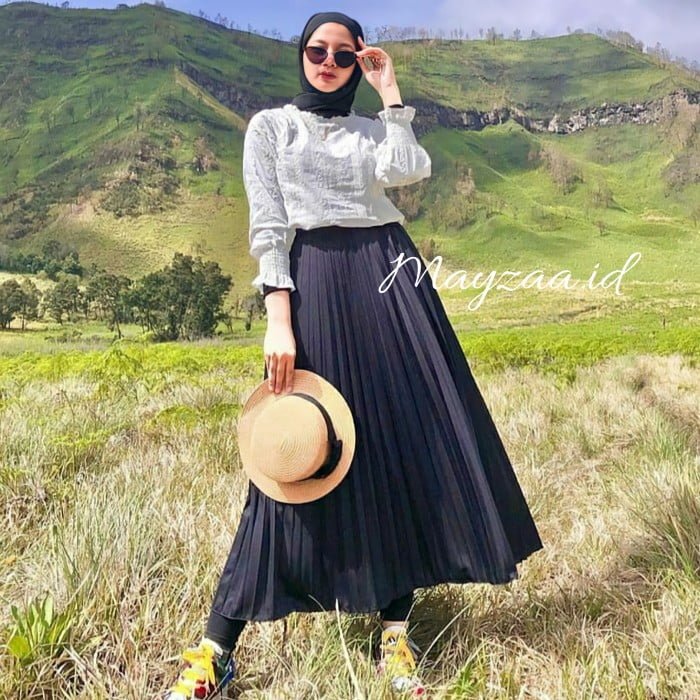 Ootd Rok Plisket Hitam gunung