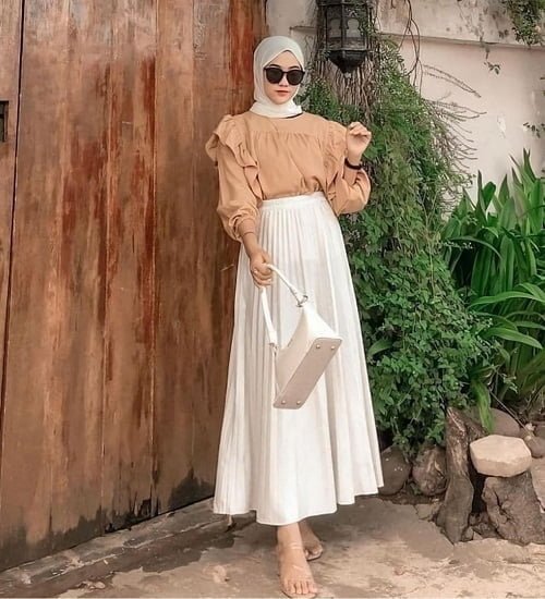 Ootd Rok Plisket Putih Cardigan
