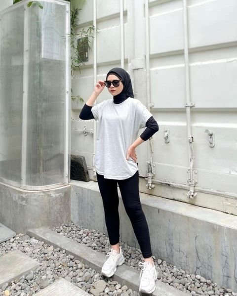 T-Shirt Oversized Dipadukan Dengan Legging