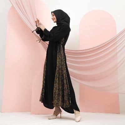 Gamis Hitam Dengan Motif Simpel