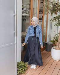 Jaket Jeans dan Rok Plisket