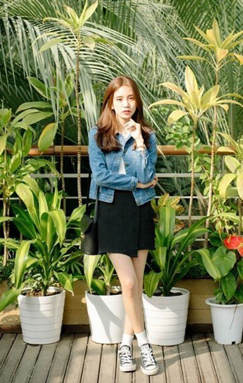 Jaket Jeans dan Rok Tenis