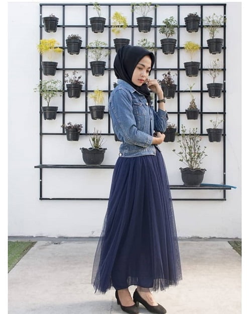 Jaket Jeans dan Rok Tutu