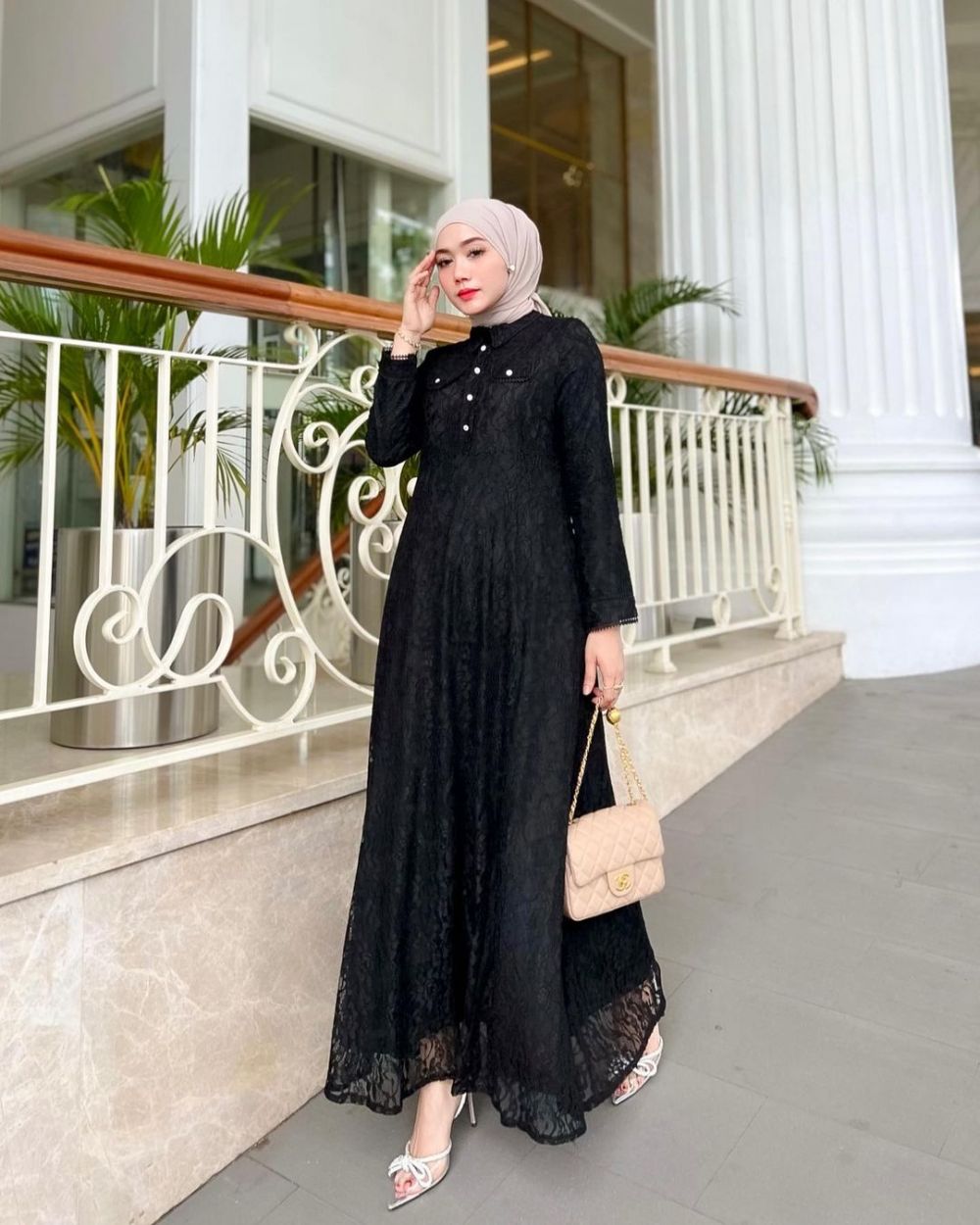 Ootd Gamis Dengan Aksen Tri-tone