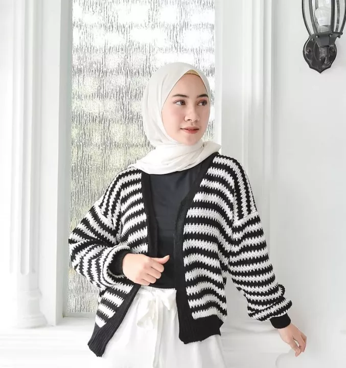 Sweater Motif Garis -Garis