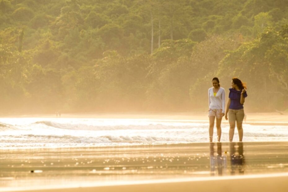 Wisata Favorit Pantai Bandealit6 (1)
