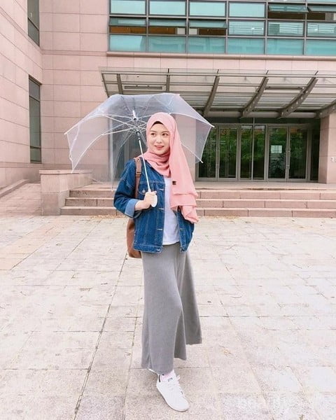 jaket dengan warna netral