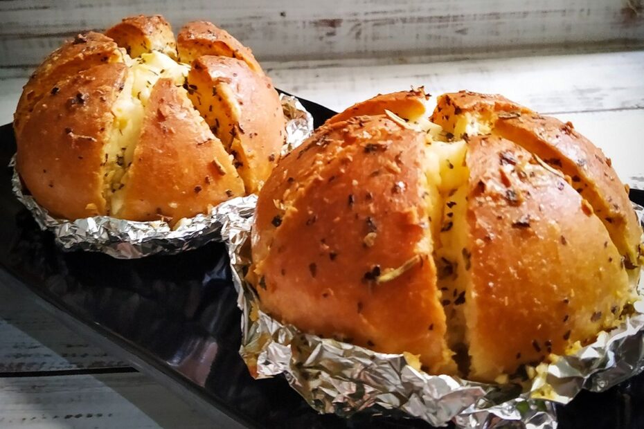Korean Garlic Cheese Bread