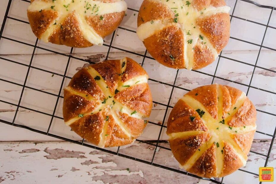 Korean Garlic Cheese Bread1