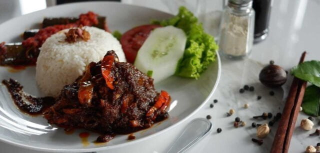 Bola-Bola Daging Bumbu Sambal Rendang1