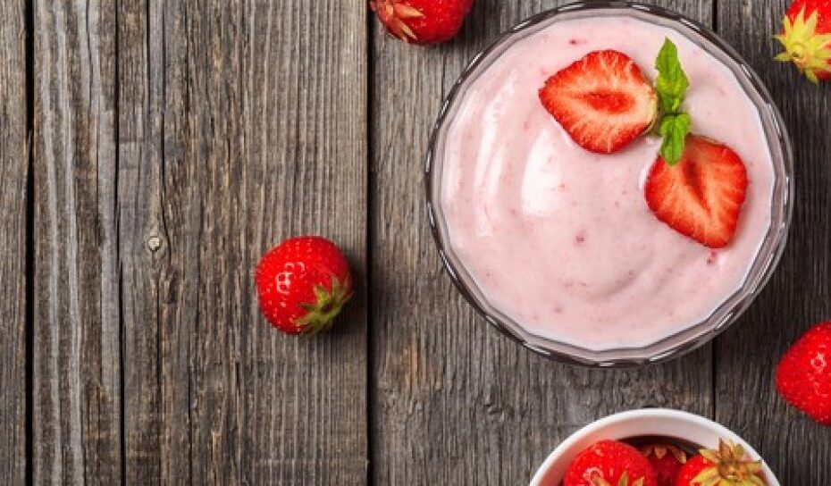 Puding Yogurt Stroberi