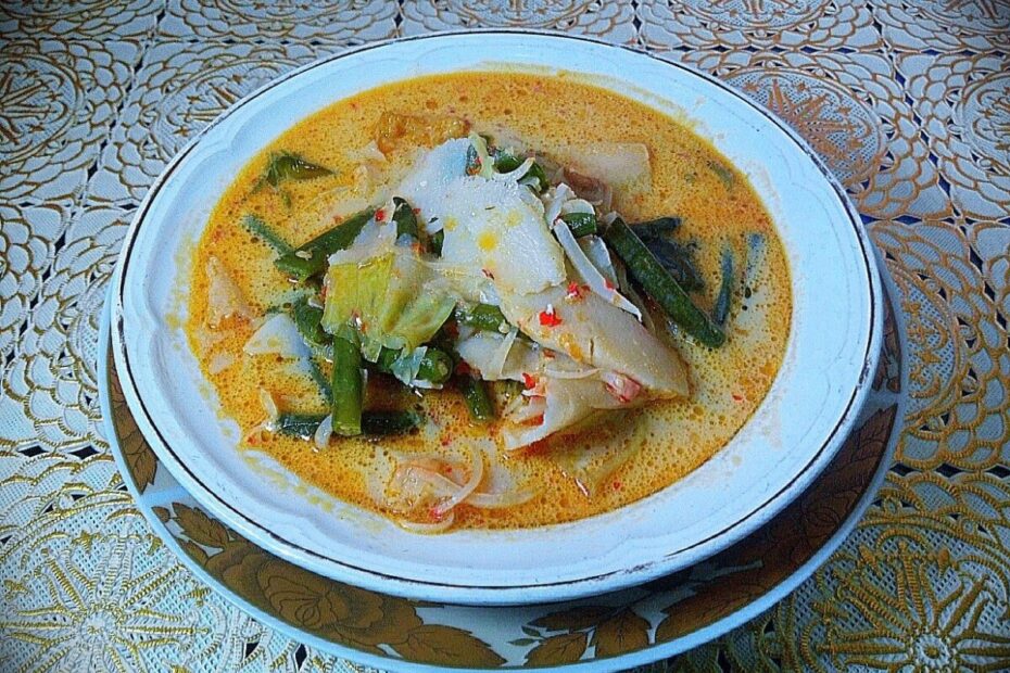 Tim Ayam dengan Rebung