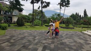 Trik Liburan Bareng Keluarga