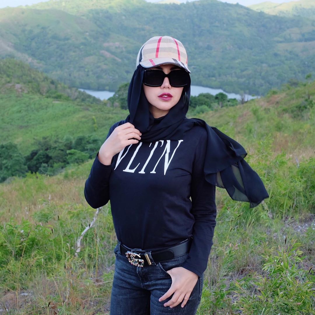 Kacamata Dan Scarf naik gunung