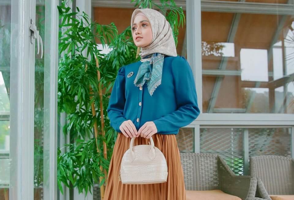 Rok Plisket Dan Cardigan Kancing