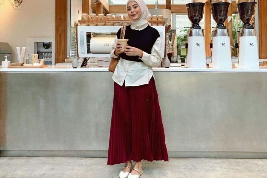 Rok Plisket Putih maroon (1)