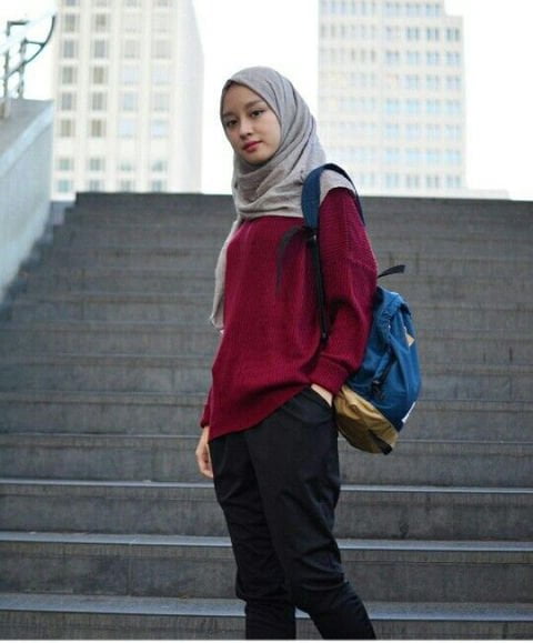 Sweater Merah hijab