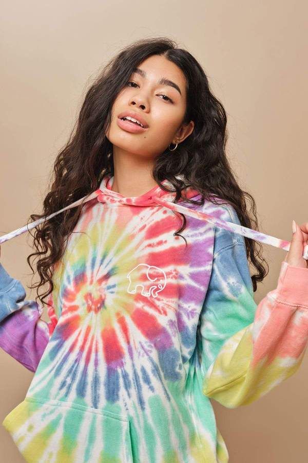 Tie-Dye merah putih