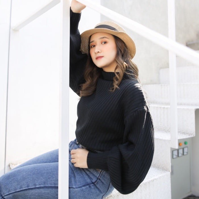 Kulot Coksu Atasan Turtle Neck Berwarna Hitam