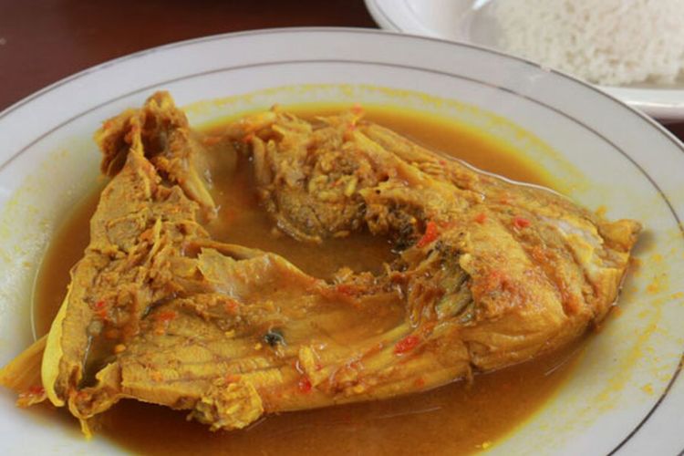 Lempah Kuning Ikan Tenggiri
