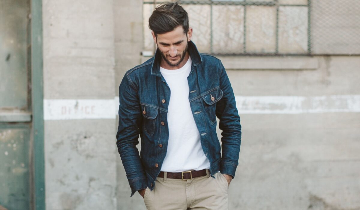 T-shirt Putih Dengan Jaket Denim